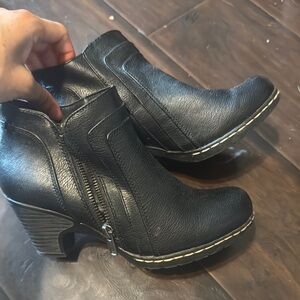 Sleek Black Ankle Booties with Modern Elegance